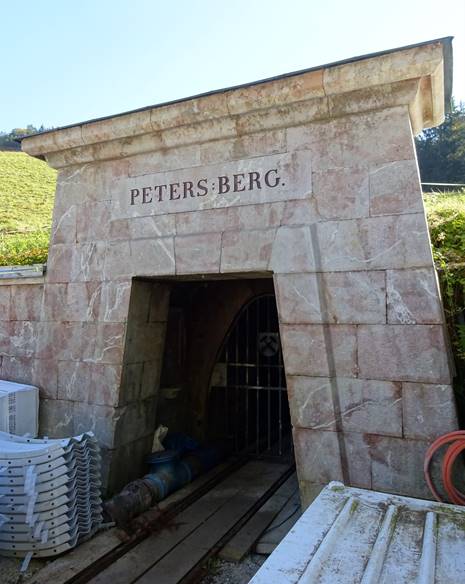 Datei:Petersbergstollen, Eingang.jpg
