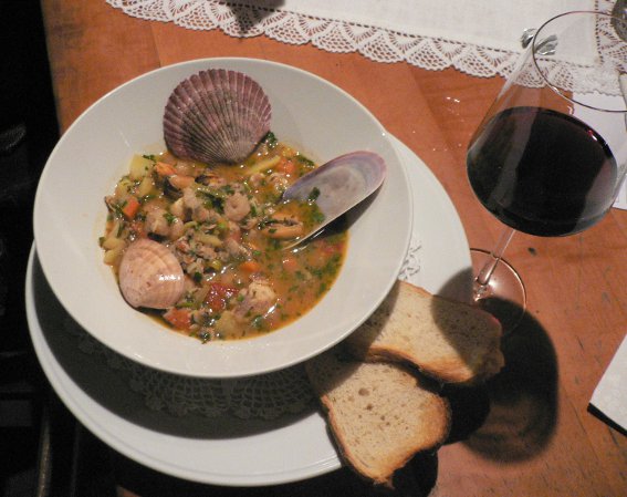 Datei:Hohlwegwirt venezianische Wochen Fischsuppe.jpg