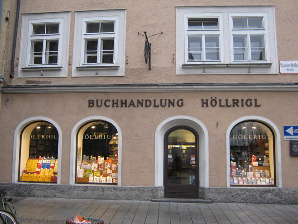 Buchhandlung Hoellrigl.jpg
