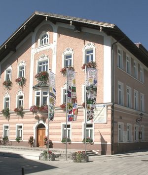 Kuchl Volksschule.jpg