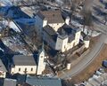 Goldegg Schloss und Pfarrkirche.jpg