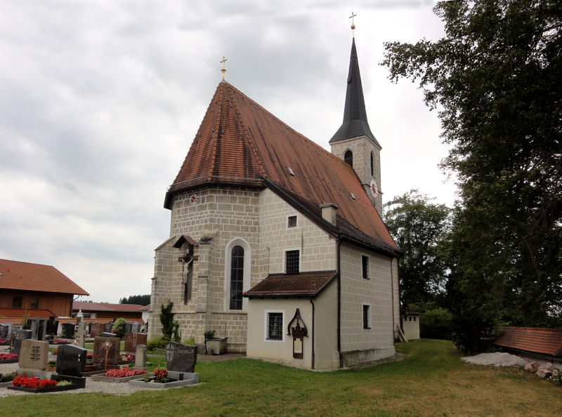 Datei:Kirche in Lindach, Ostansicht.jpg