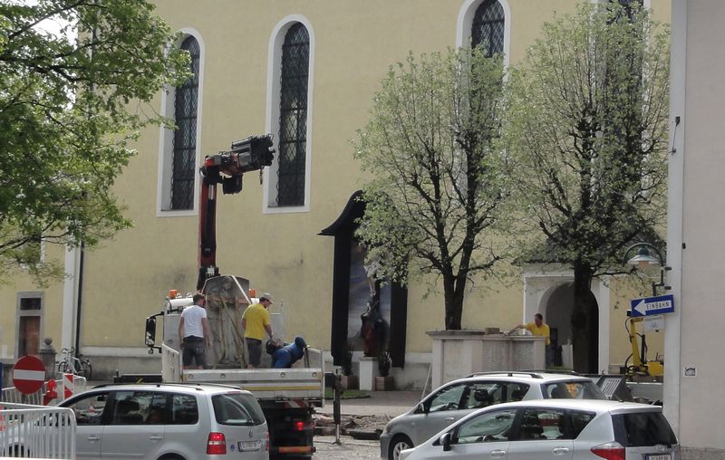 Datei:Abbau der Soldatenstatue.jpg