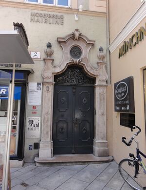 Haustor Platzl 2.JPG