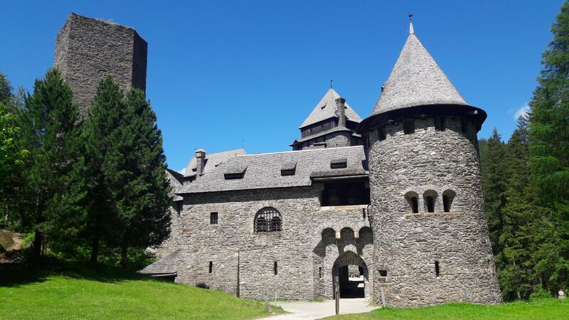Datei:Burg Finstergrün 1 (3).jpg