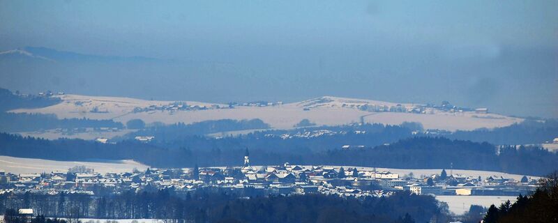 Datei:Eugendorf, winterliche Ostansicht.jpg