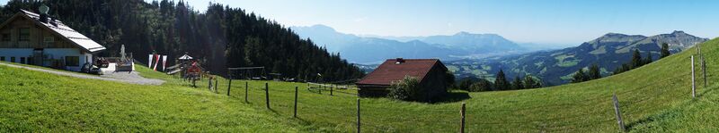 Datei:Enzianhütte mit Westpanorama.JPG