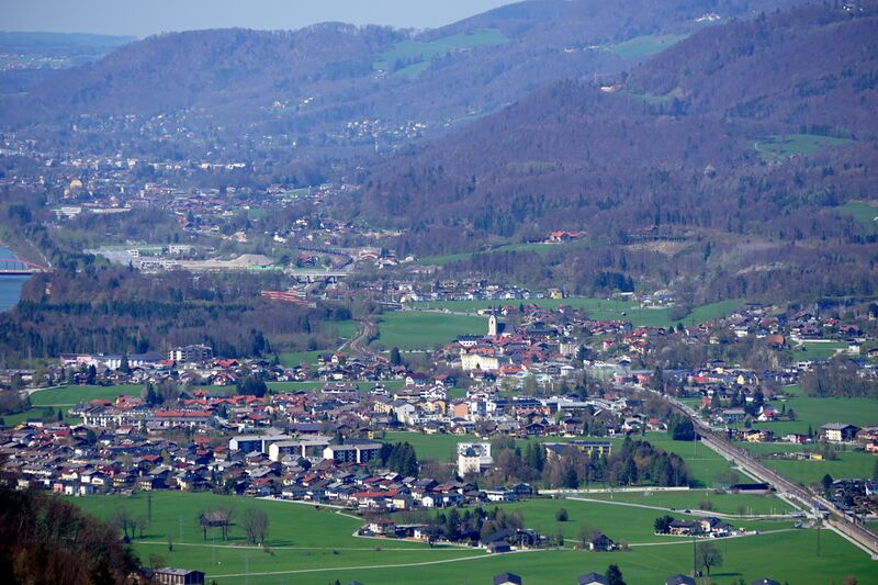 Datei:Kahlsperg mit Puch.jpg