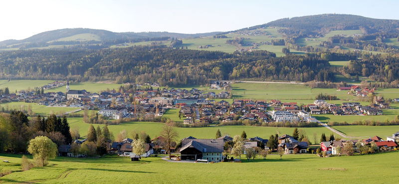 Datei:Hinterer Leithenbauer mit Thalgau.JPG