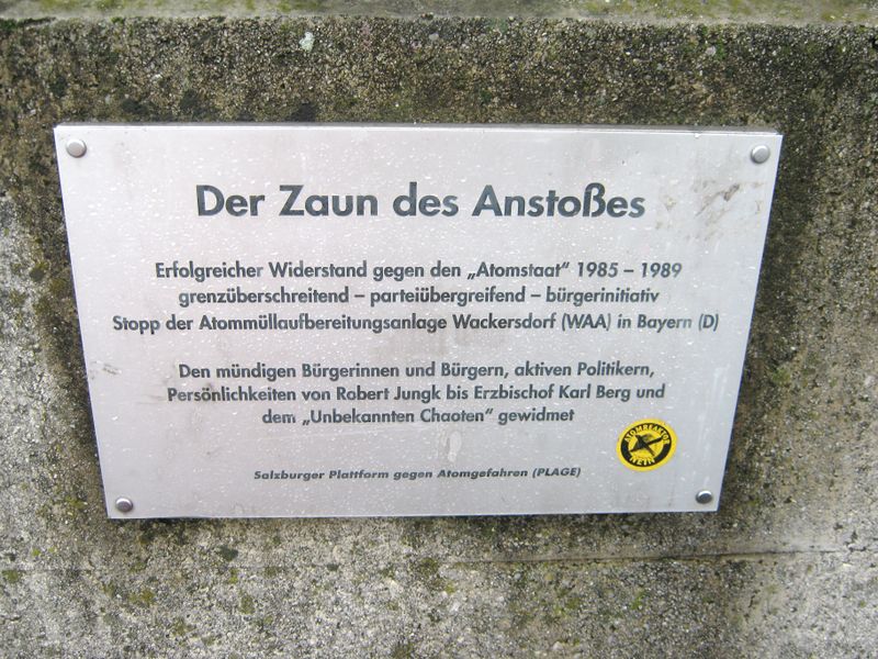 Datei:Zaun des Anstoßes Inschrift.jpg