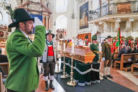 Kothgasser Erzbischof Begräbnisfeierlichkeiten 04.jpg