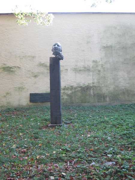 Datei:Denkmal Stefan Zweig.jpg