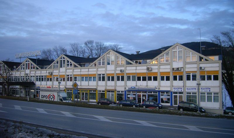 Datei:Gewerbepark Mondsee.jpg