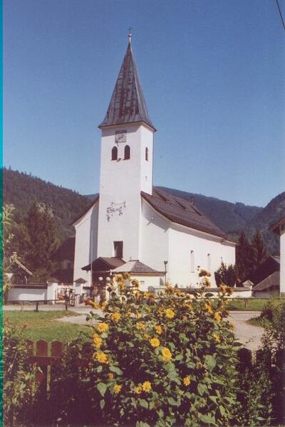 Datei:Pfarrkirche Hintersee.jpg