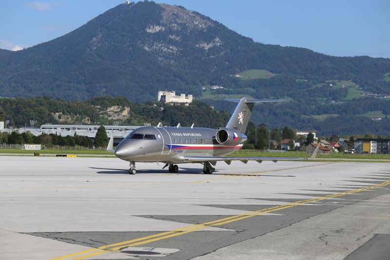Datei:EU Gipfel Flugzeuge Tschechien.jpg