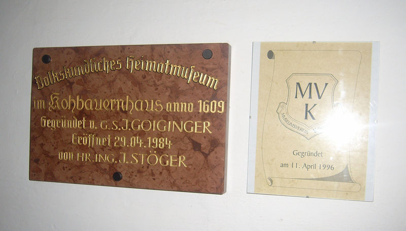 Datei:Tafeln im Museum R0025289.jpg