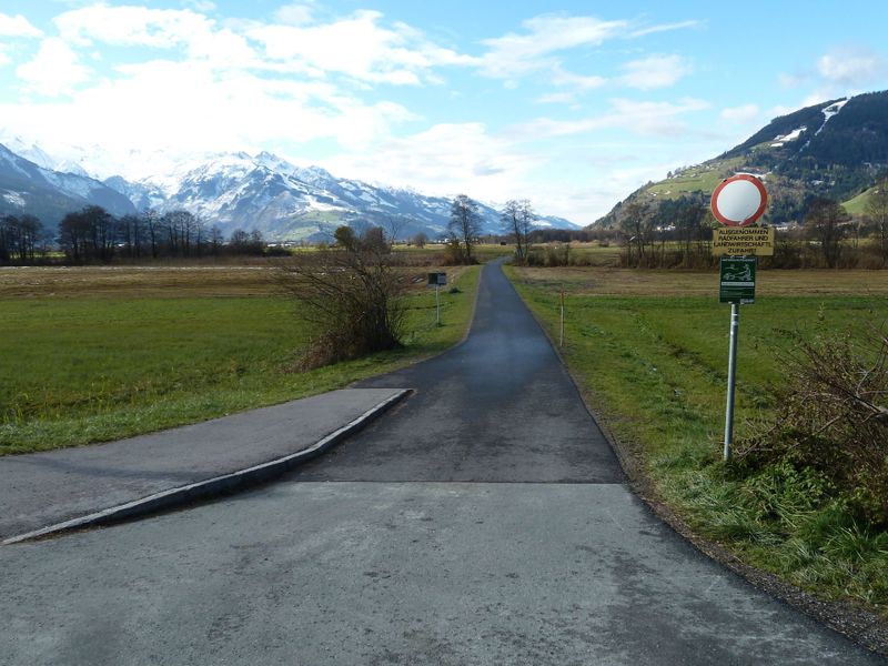 Datei:Abzweigung Wirtschaftsweg.jpg