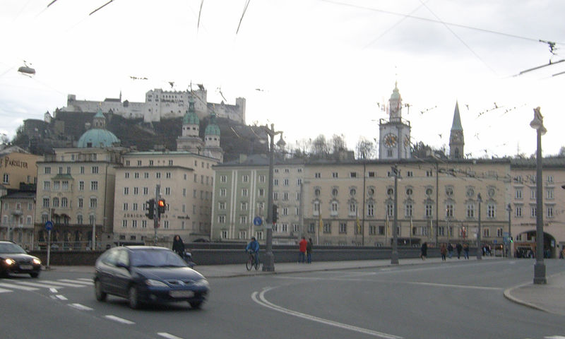 Datei:Rathaus mit Festung.jpg