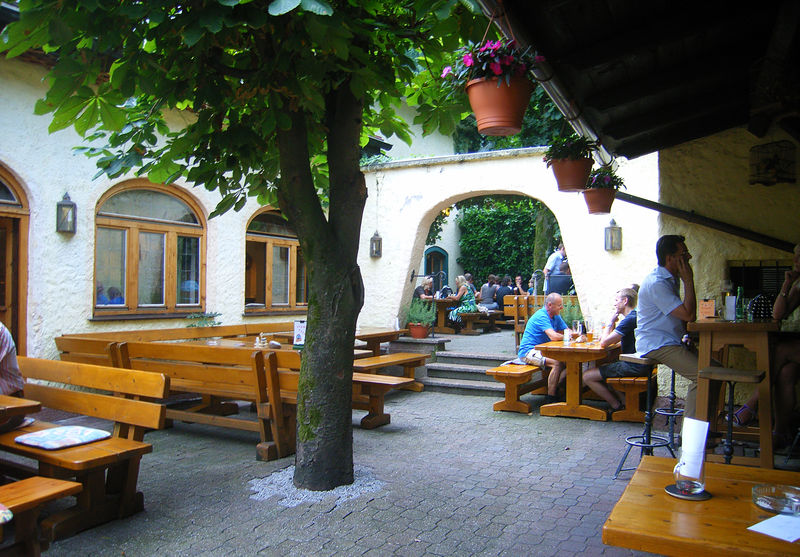 Datei:Kastners Schenke, Innenhof.jpg