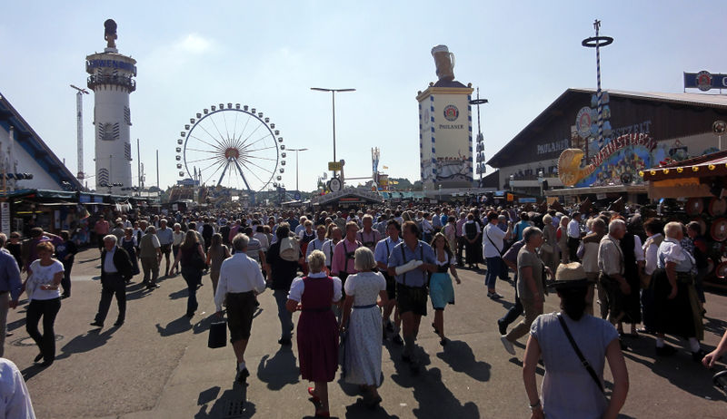 Datei:Wiesn-Rummel.JPG