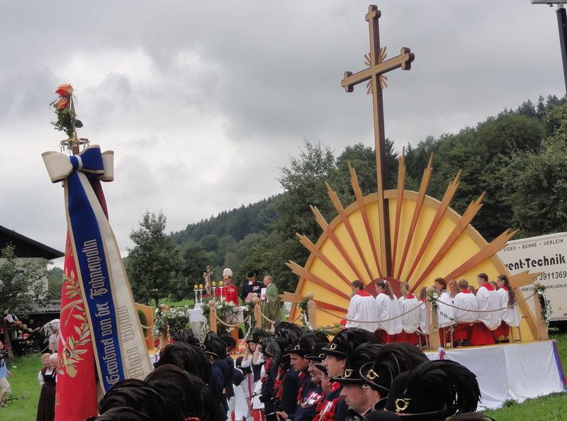 Datei:AA DSC04199 beim Festaltar.jpg