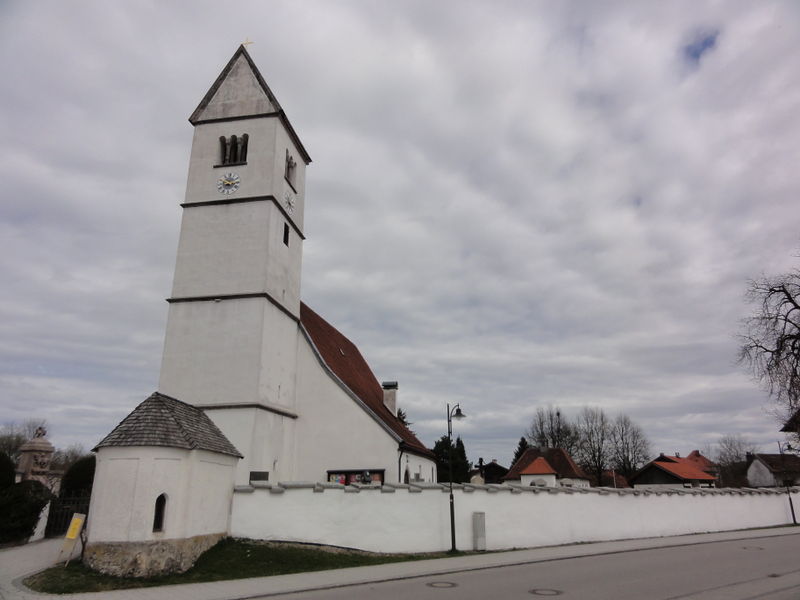 Datei:Pfarrkirche Surheim.JPG