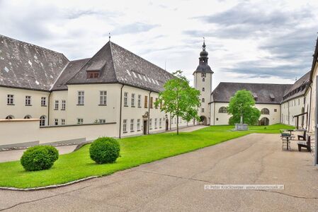 Benediktinerabtei Michaelbeuern 2015 07.jpg