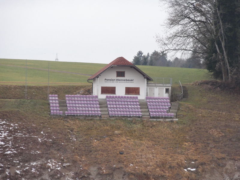 Datei:Private Zuschaueranlage beim Salzburgring.JPG